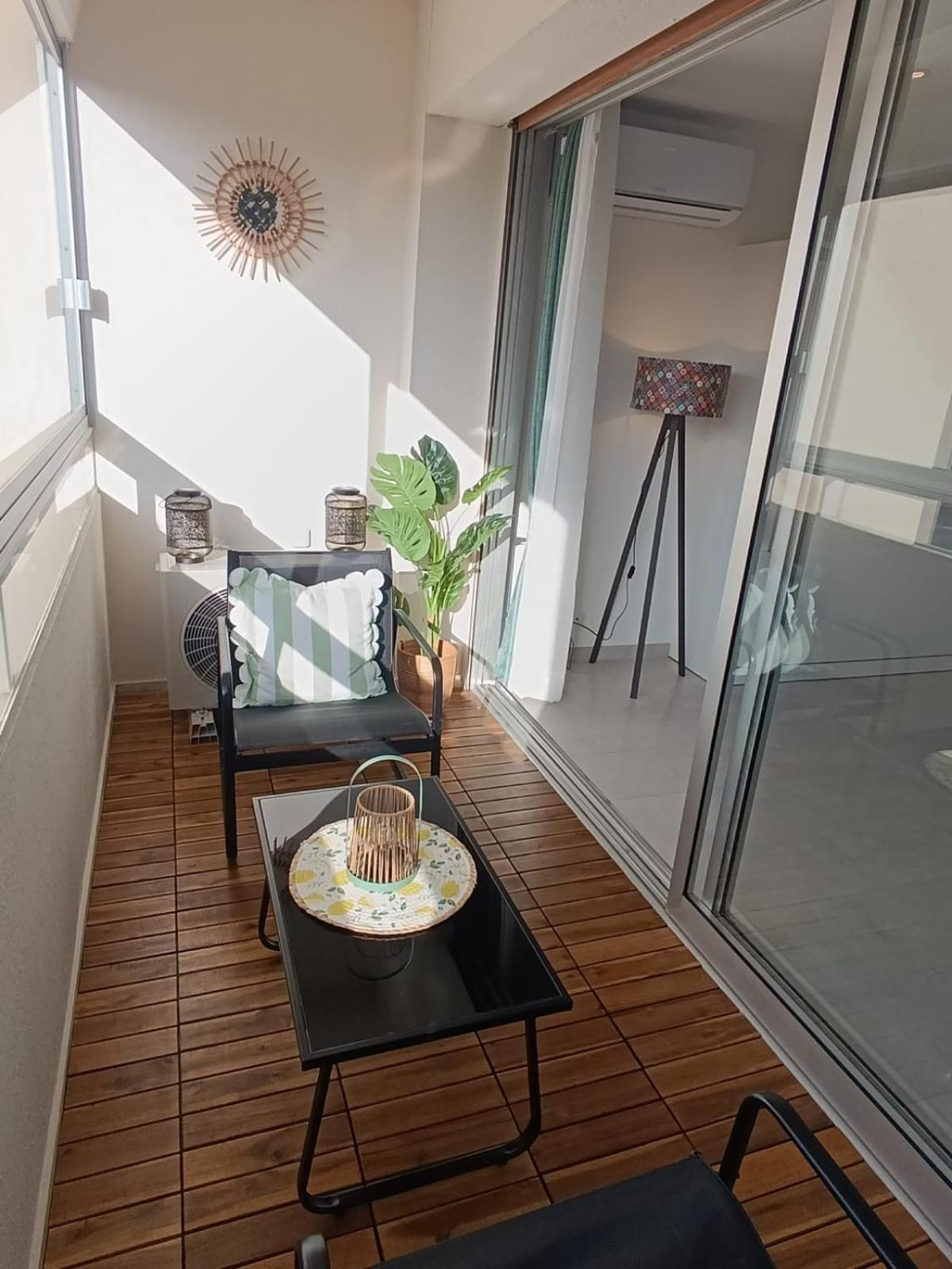 Bord De Mer, Midi, Acces Direct A La *