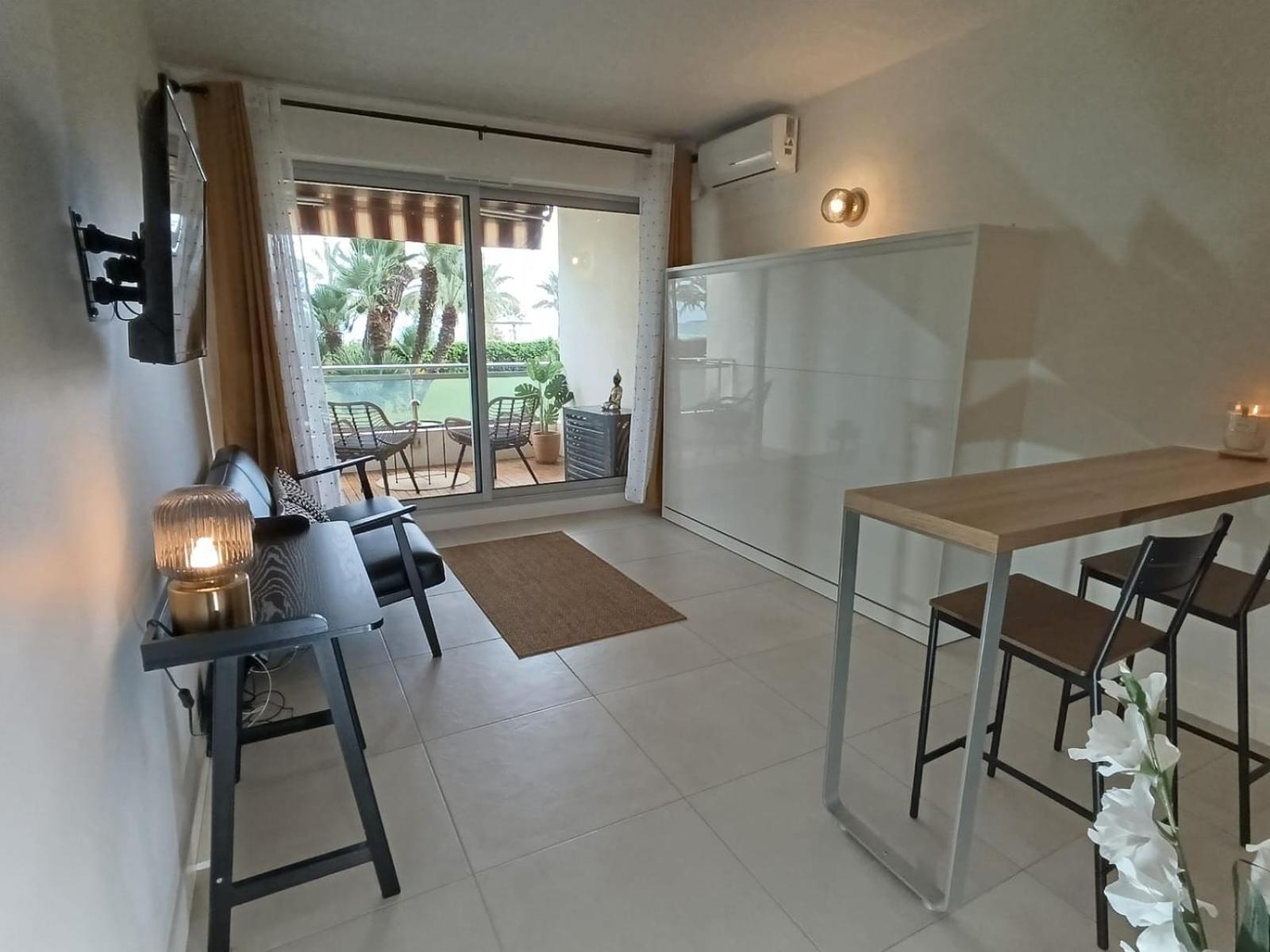 Bord De Mer, Midi, Acces Direct A La